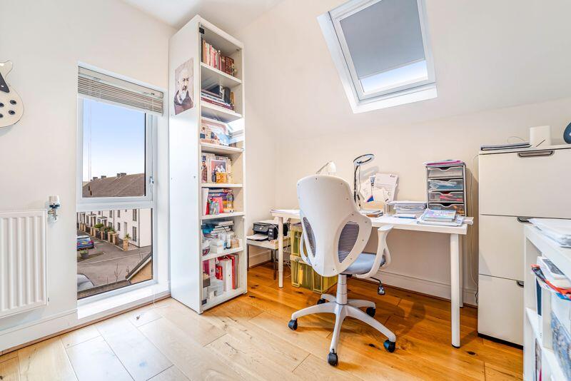 Additional property image - Bowen Road, Locking Parklands - HIGH STANDARD HOME