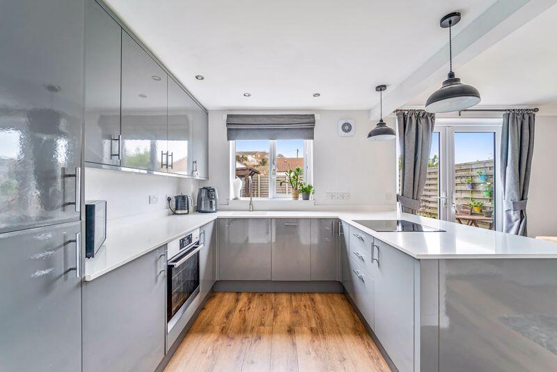 Additional property image - Pendlesham Gardens, Milton - TOP LOCATION