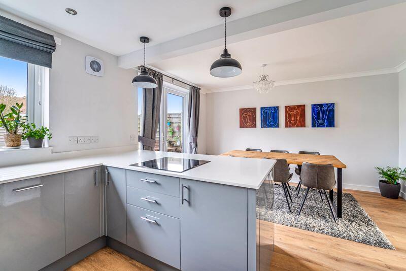 Additional property image - Pendlesham Gardens, Milton - TOP LOCATION