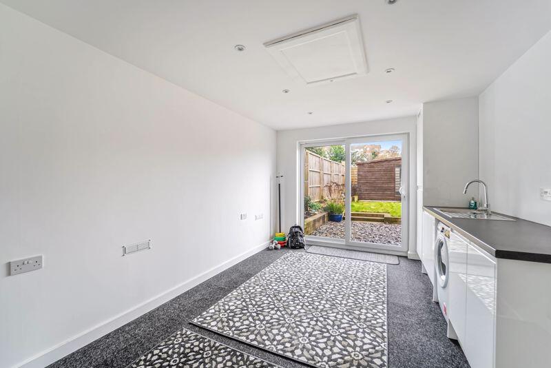 Additional property image - Pendlesham Gardens, Milton - TOP LOCATION