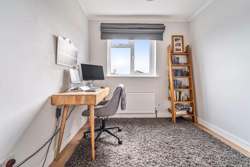 Additional property image - Pendlesham Gardens, Milton - TOP LOCATION