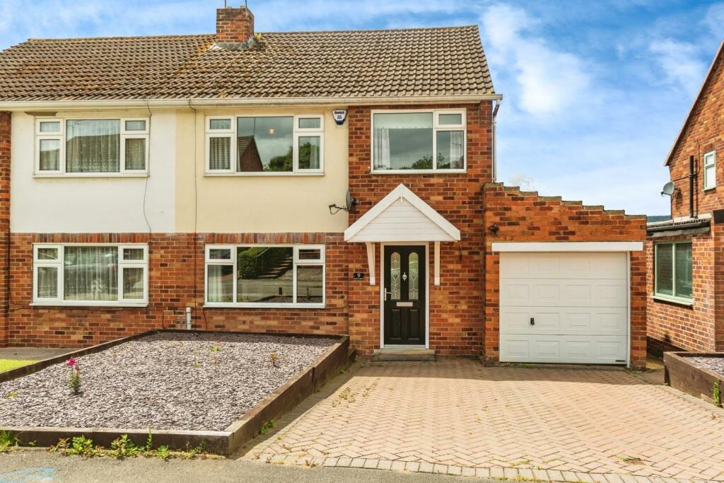 3 bedroom semidetached house for sale in Burn Grove, Chapeltown