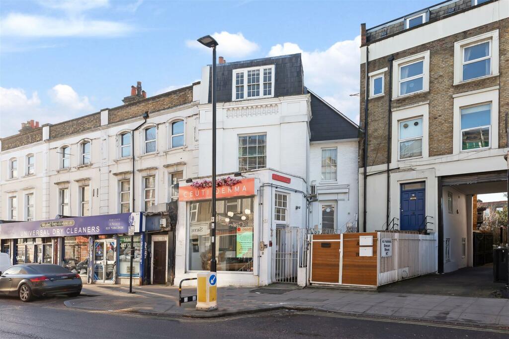 2 bedroom flat for sale in Brecknock Road London, N7