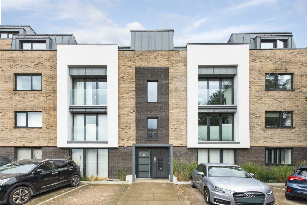 Main image of property: Connaught Gardens, N10 3LH