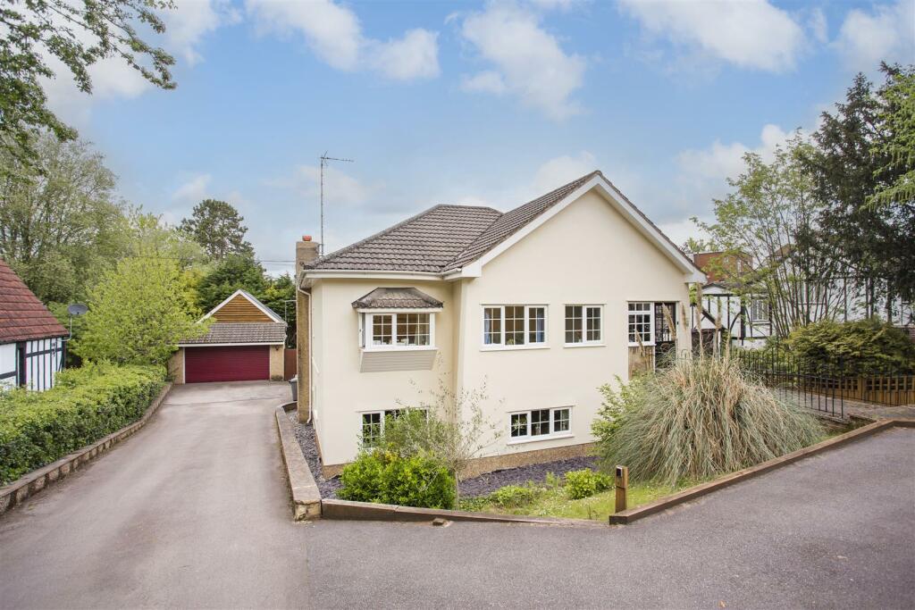 6 bedroom detached house for sale in London Road, Addington,, ME19