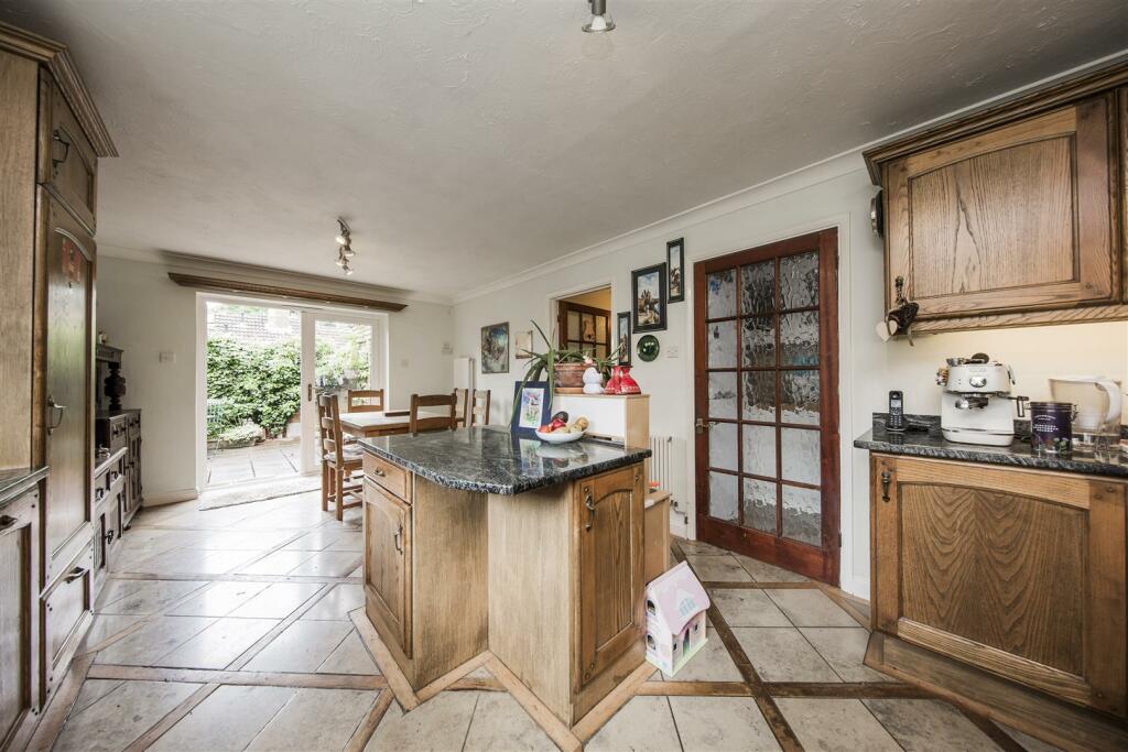 Additional property image - Southfleet Avenue, Longfield