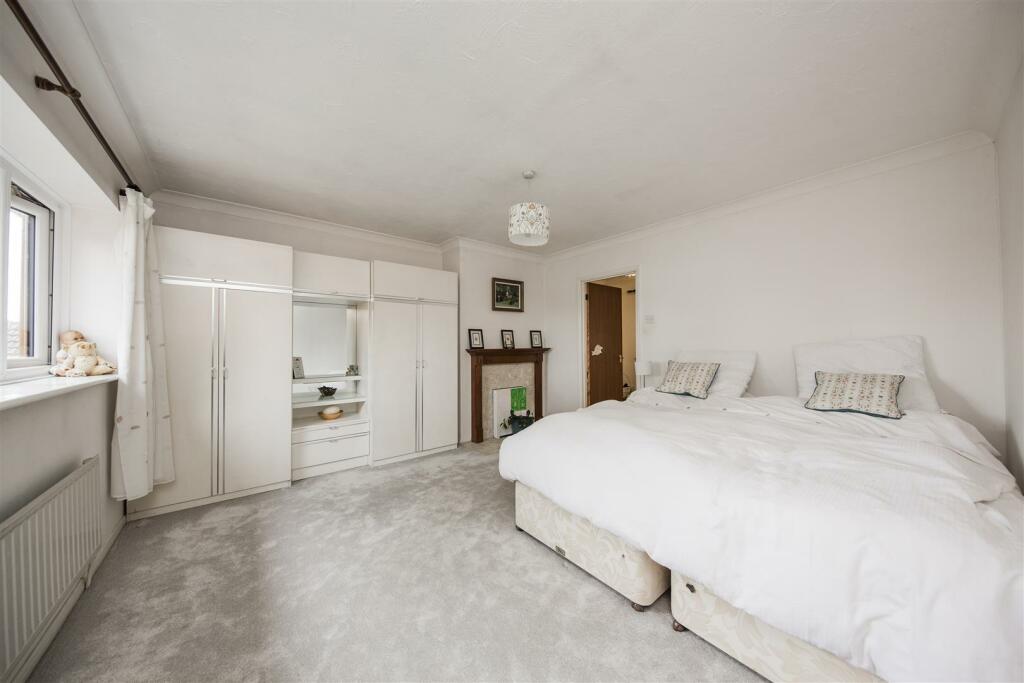 Additional property image - Southfleet Avenue, Longfield