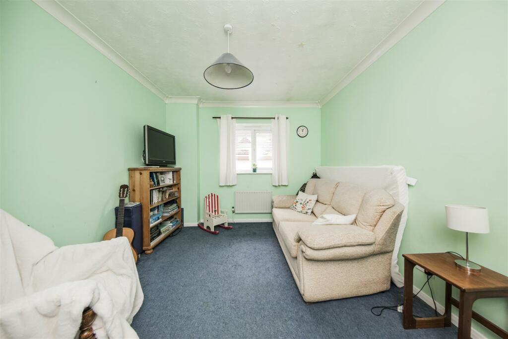 Additional property image - Southfleet Avenue, Longfield
