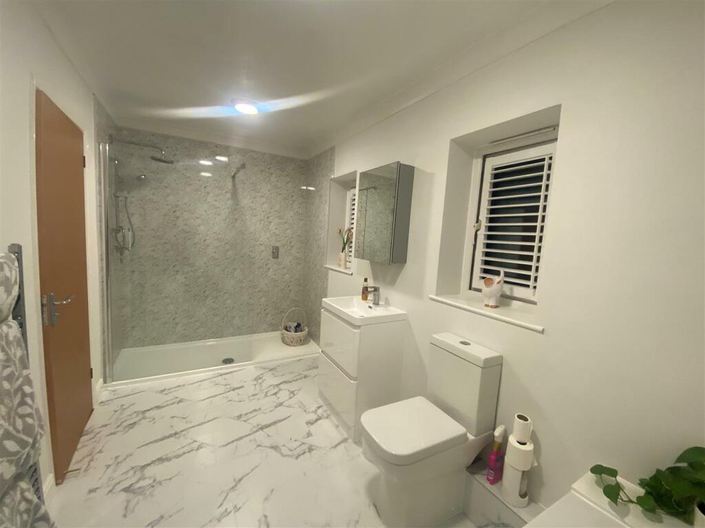 Additional property image - Southfleet Avenue, Longfield