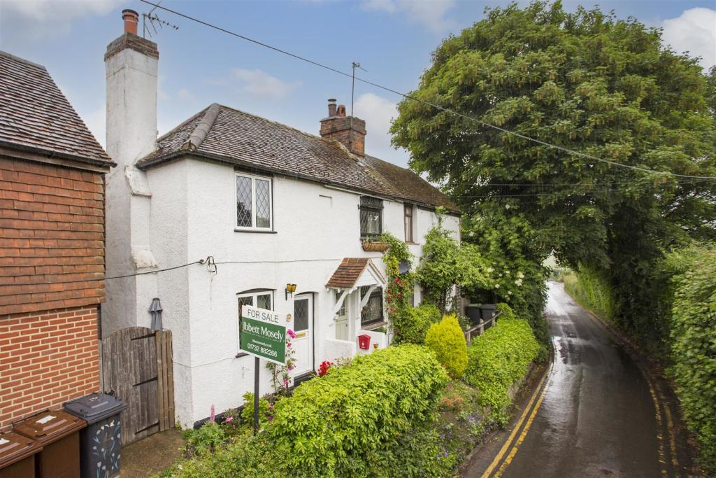 2 Bedroom End Of Terrace House For Sale In Plaxdale Green Road 