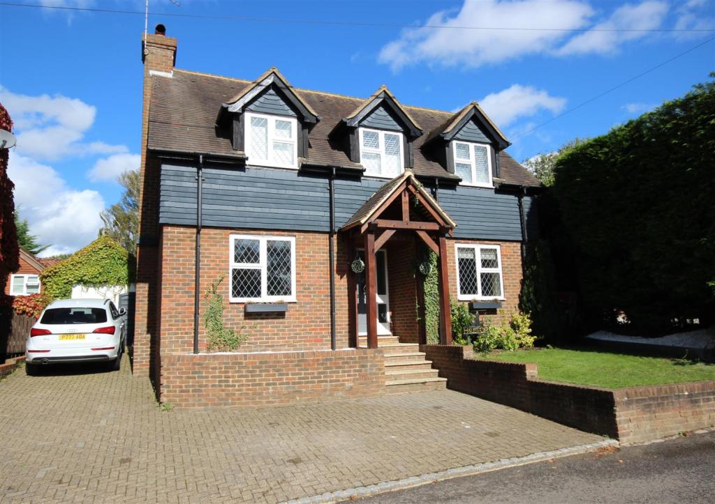 3 bedroom detached house for sale in Basted Lane, Borough Green, Sevenoaks, TN15