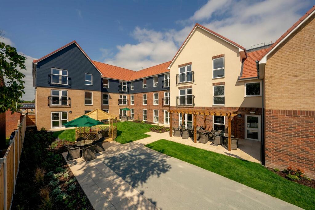 2 bedroom apartment for sale in Mendham Lane, Harleston, IP20