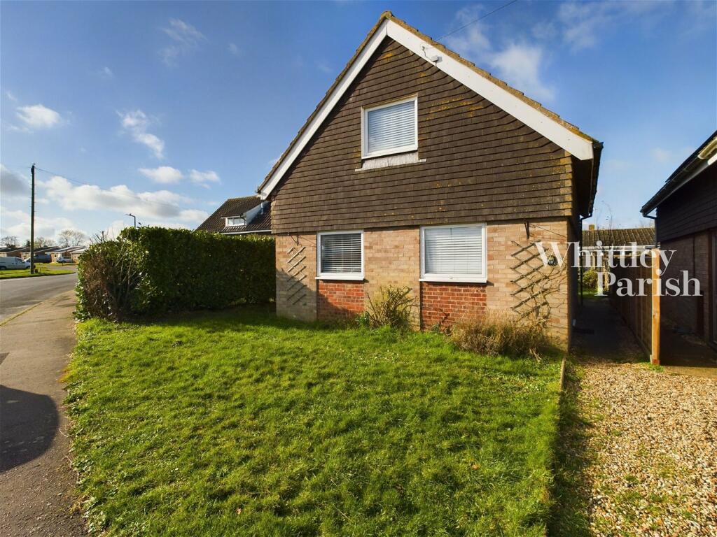 2 bedroom chalet for sale in St Marys Road, Long Stratton, NR15