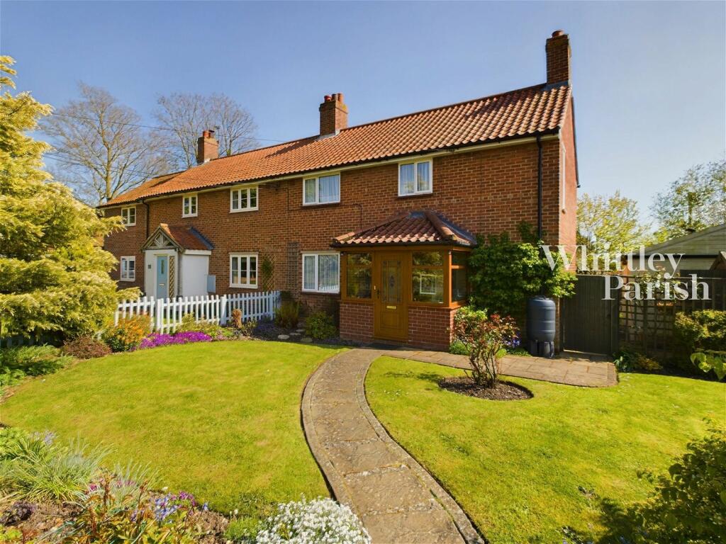3 bedroom semidetached house for sale in Station Road, Pulham St Mary