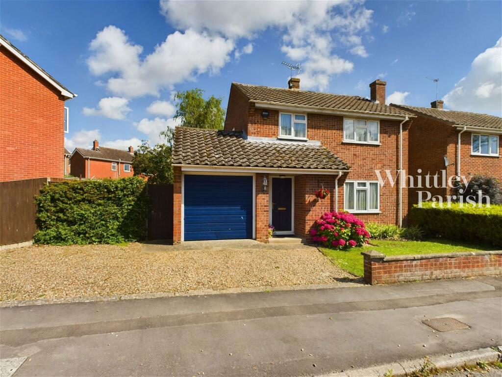 3 bedroom detached house for sale in Joy Avenue,Newton Flotman,Norwich