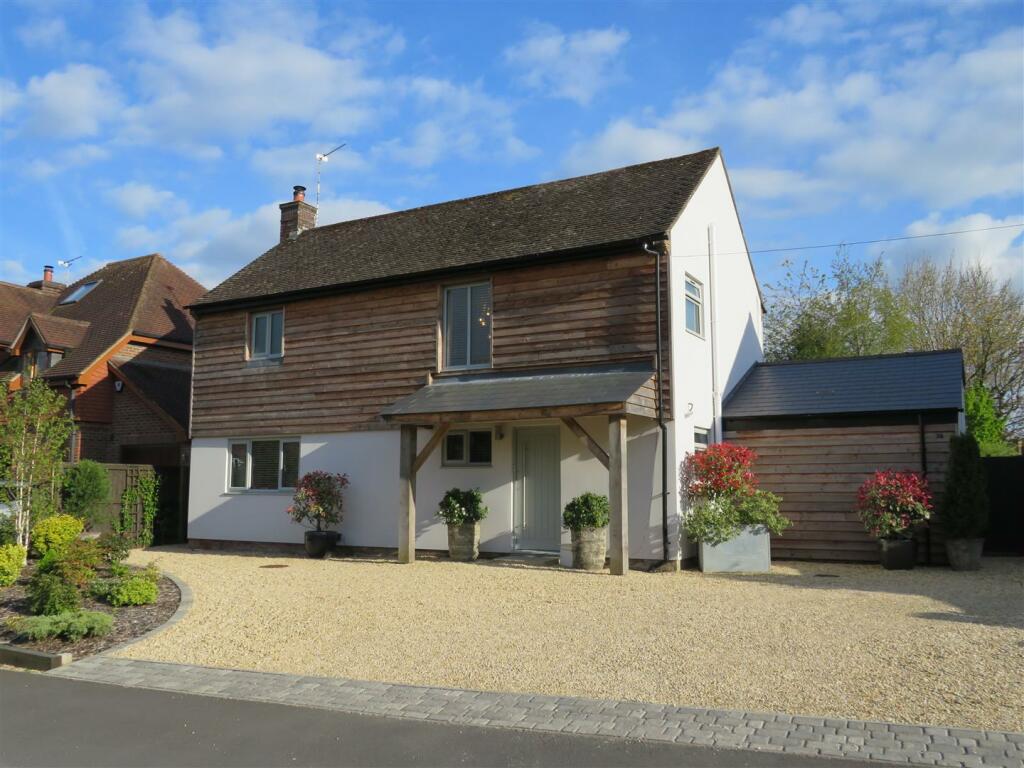 4 bedroom detached house for sale in Queens Road, Devizes, SN10