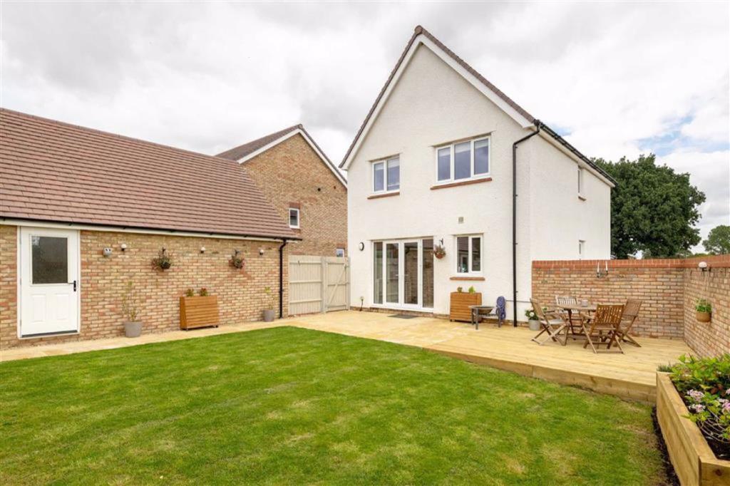 3 bedroom detached house for sale in Blacklands Rise, Calne, Wiltshire