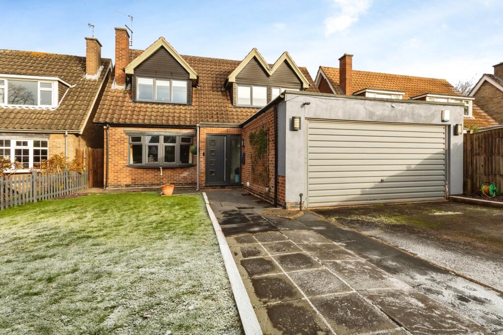 4 bedroom detached house for sale in The Spinney, Woodthorpe