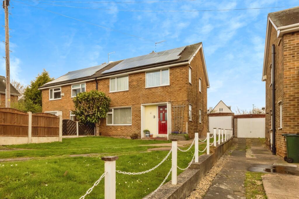 3 bedroom semidetached house for sale in Eastcliffe Avenue, Gedling