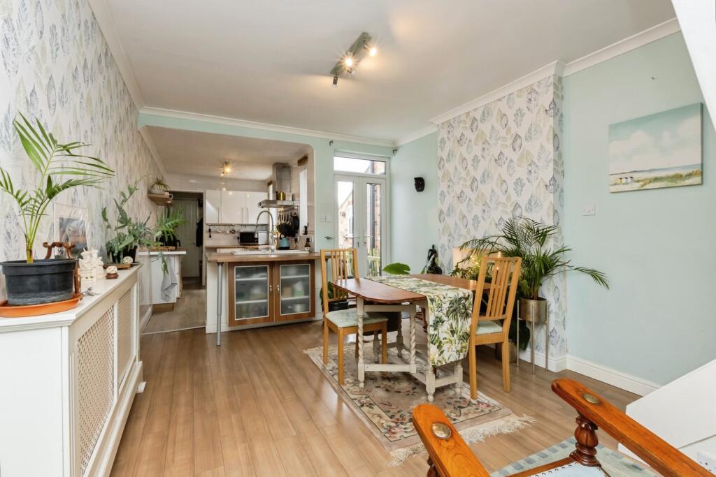 Main image of property: Emerys Road, Gedling, Nottingham, Nottinghamshire, NG4
