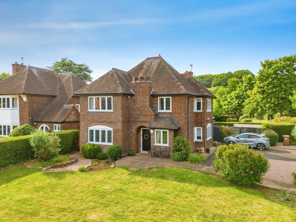 Main image of property: Cragmoor Road, Burton Joyce, Nottingham, Nottinghamshire, NG14