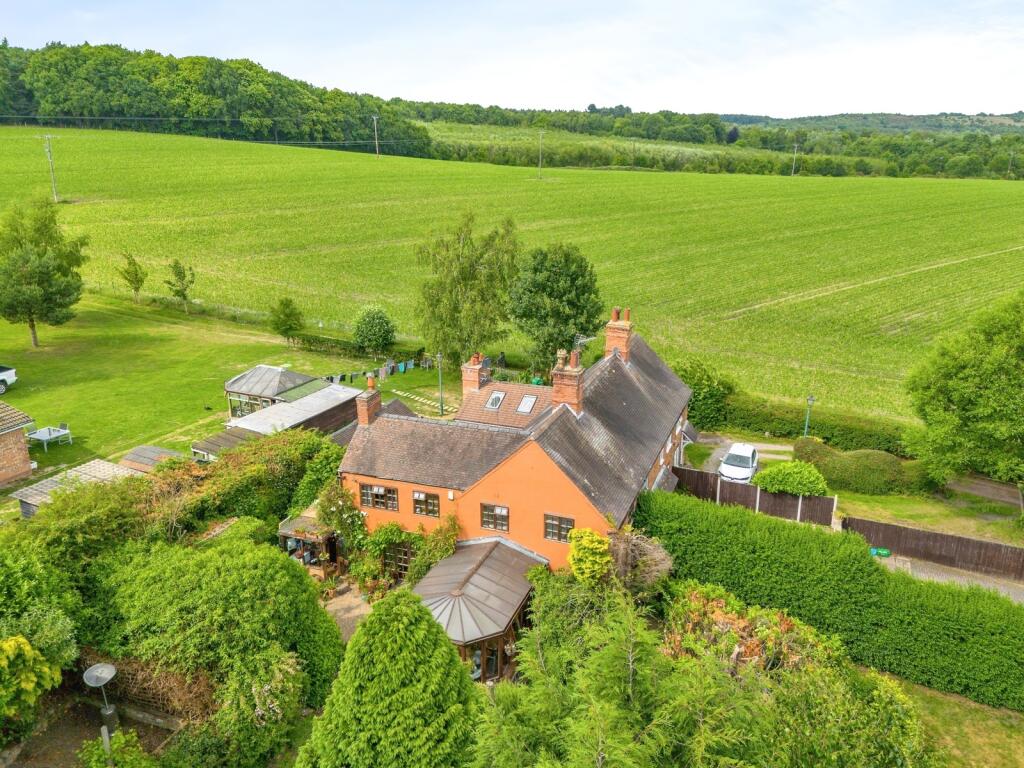 Main image of property: Oxton Road, Arnold, Nottingham, Nottinghamshire, NG5