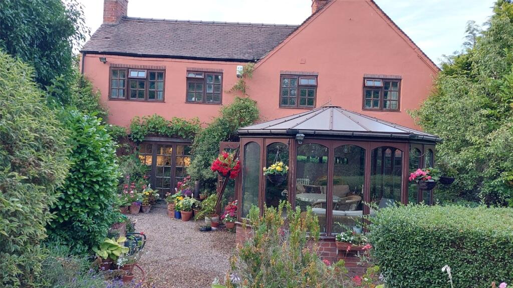 Main image of property: Oxton Road, Arnold, Nottingham, Nottinghamshire, NG5