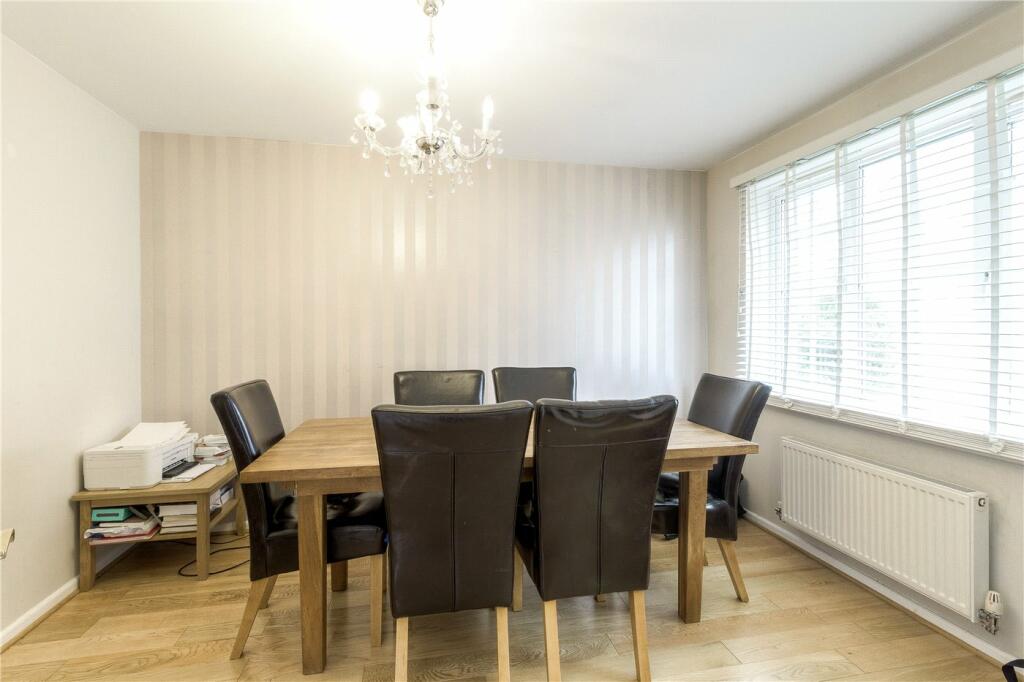 4 bedroom detached house for sale in Woodlands, Grange Park