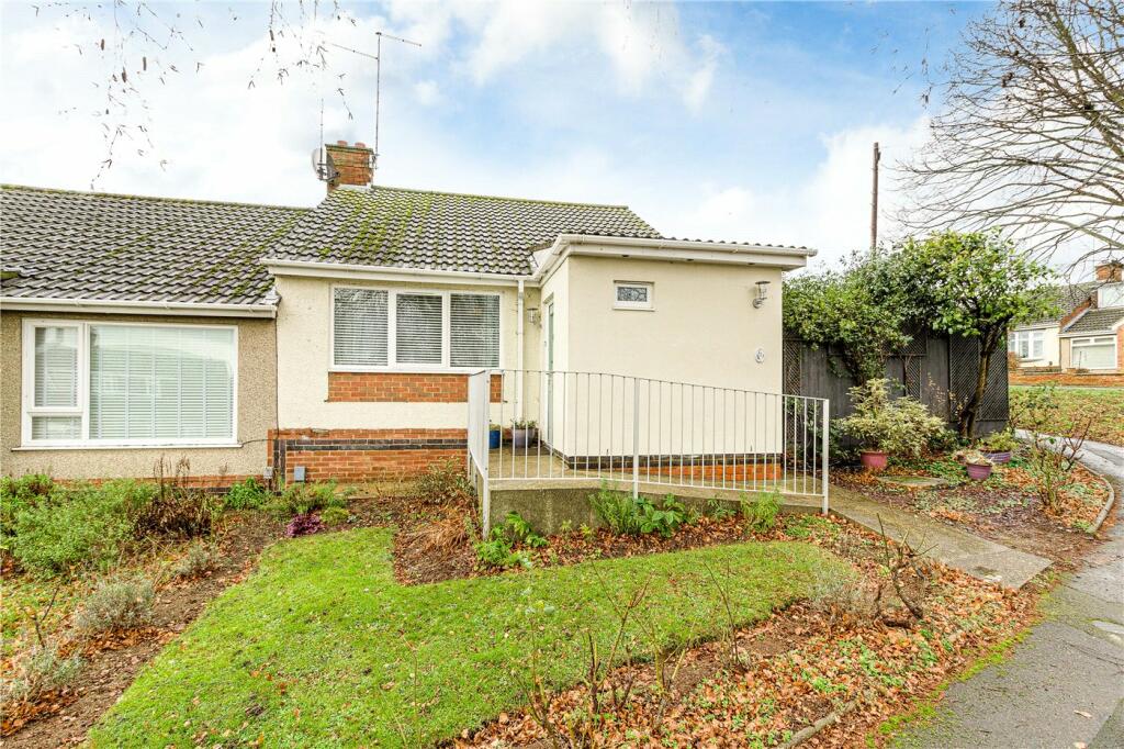 2 bedroom bungalow for sale in Highlands Avenue, Northampton, NN3