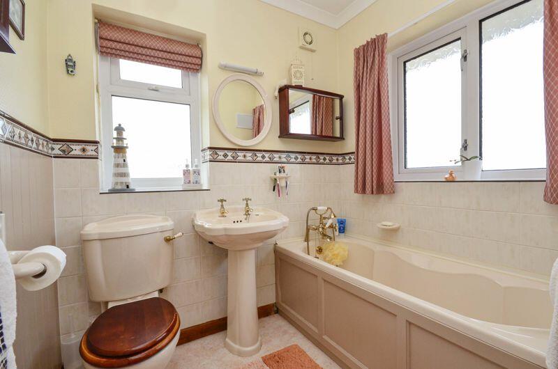 4 bedroom detached house for sale in Upton Manor Road, Brixham, TQ5