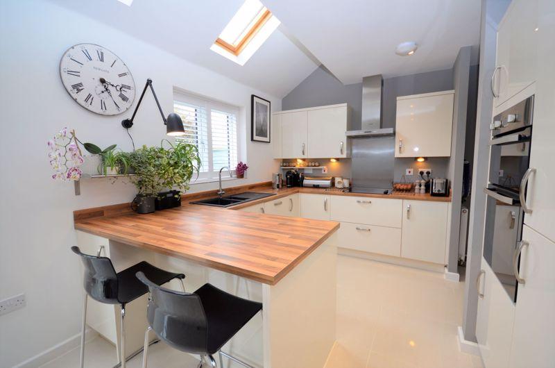 4 bedroom detached house for sale in Vigilance Avenue, Brixham, TQ5