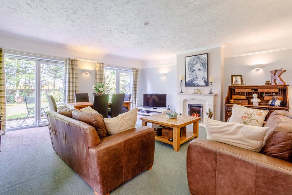 4 bedroom detached house for sale in High Street, Arlesey, SG15