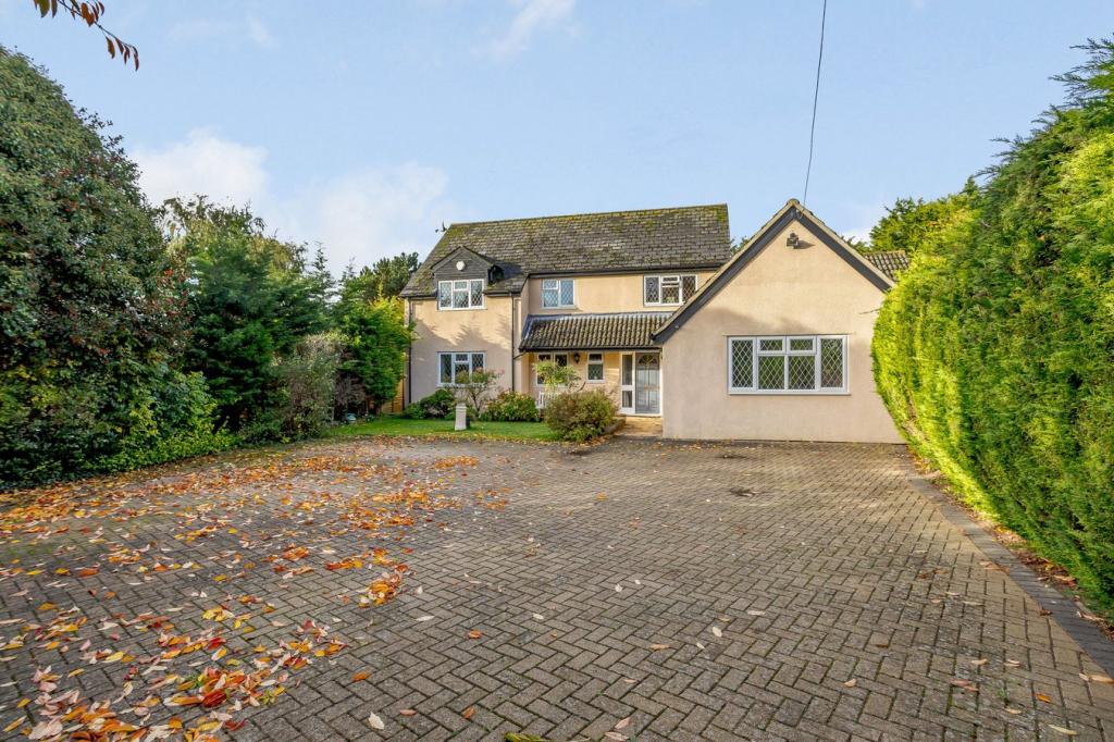 4 bedroom detached house for sale in High Street, Arlesey, SG15