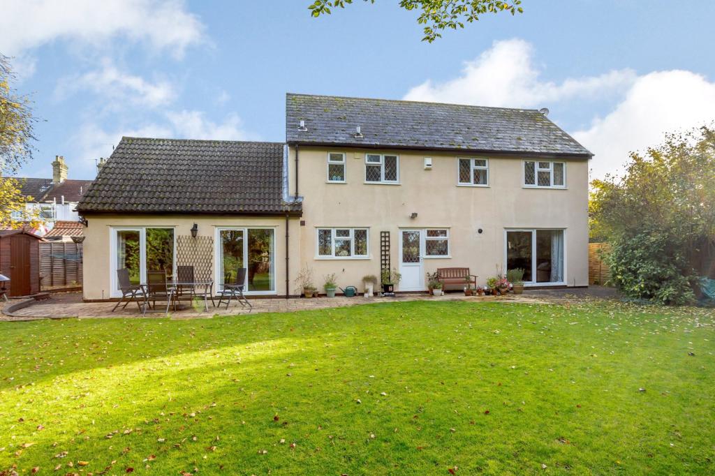 4 bedroom detached house for sale in High Street, Arlesey, SG15