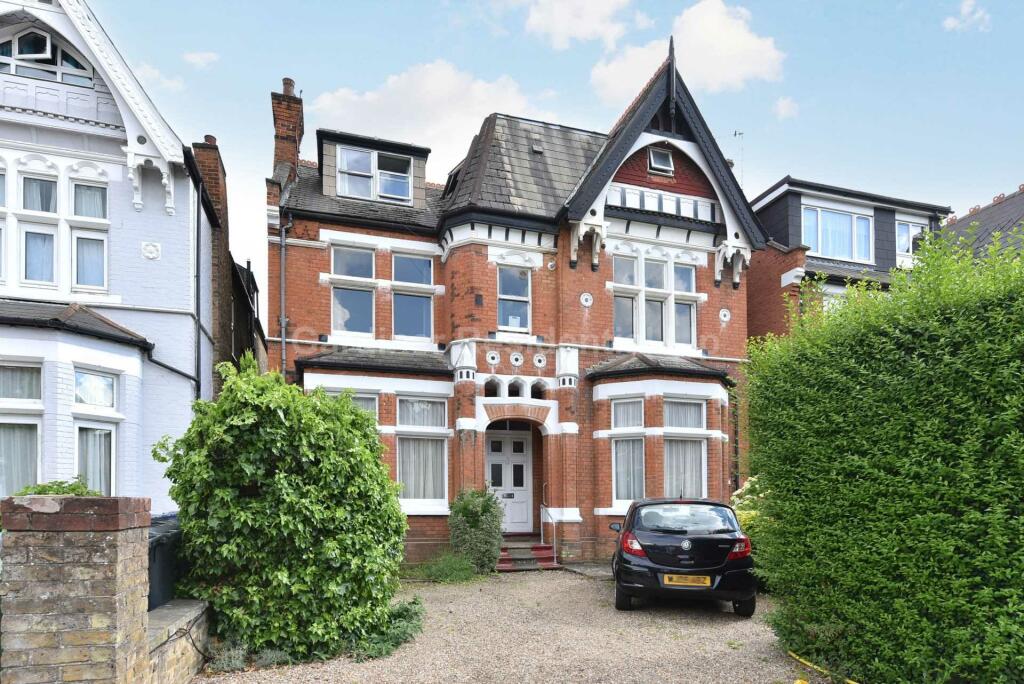 2 bedroom flat for sale in Gordon Road, Ealing, W5