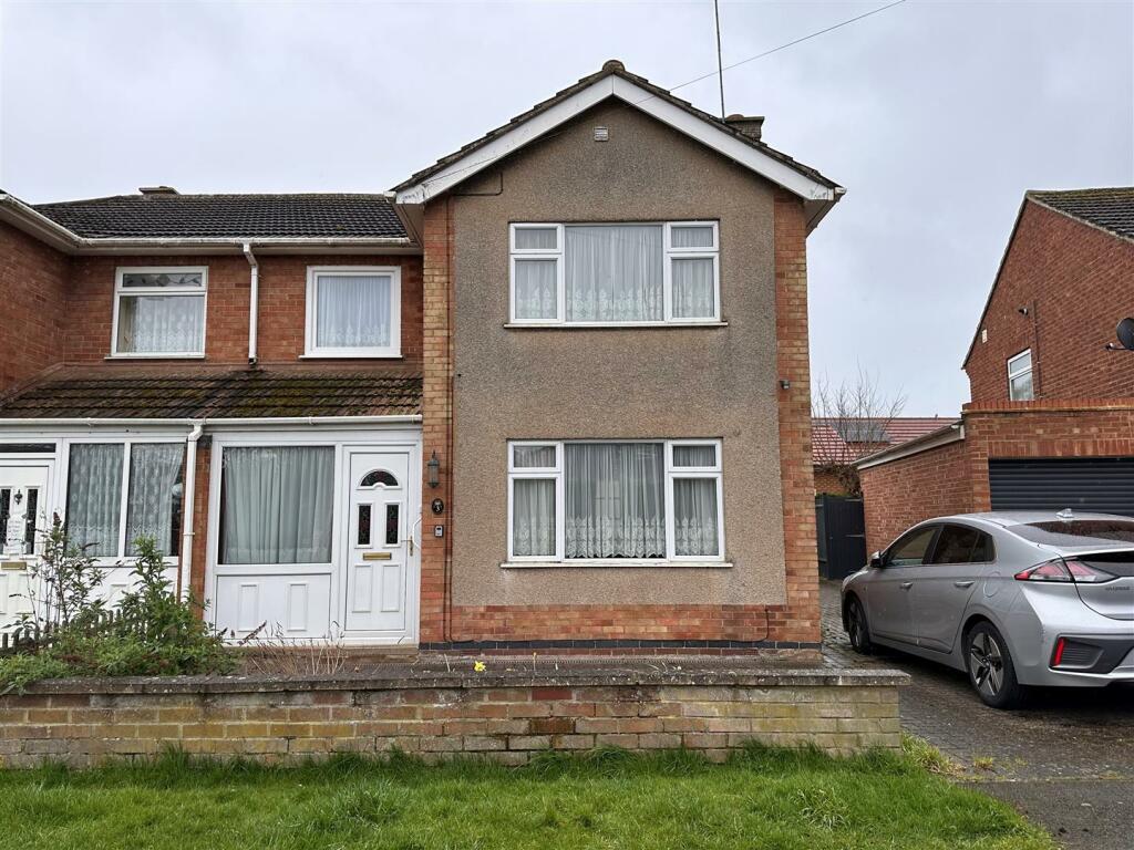 3 bedroom semidetached house for sale in Woodlands Road, Irchester, NN29