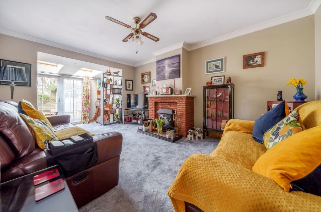 3 bedroom semidetached house for sale in Wangfield Lane, Curdridge, Southampton, Hampshire, SO32