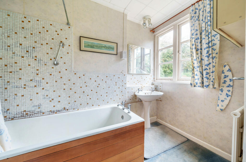 4 bedroom semidetached house for sale in Winchester Road, Shedfield