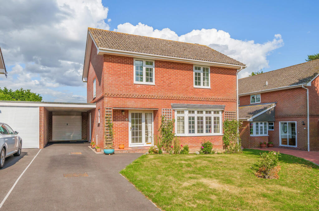 4 bedroom detached house for sale in Hearne Gardens, Shirrell Heath