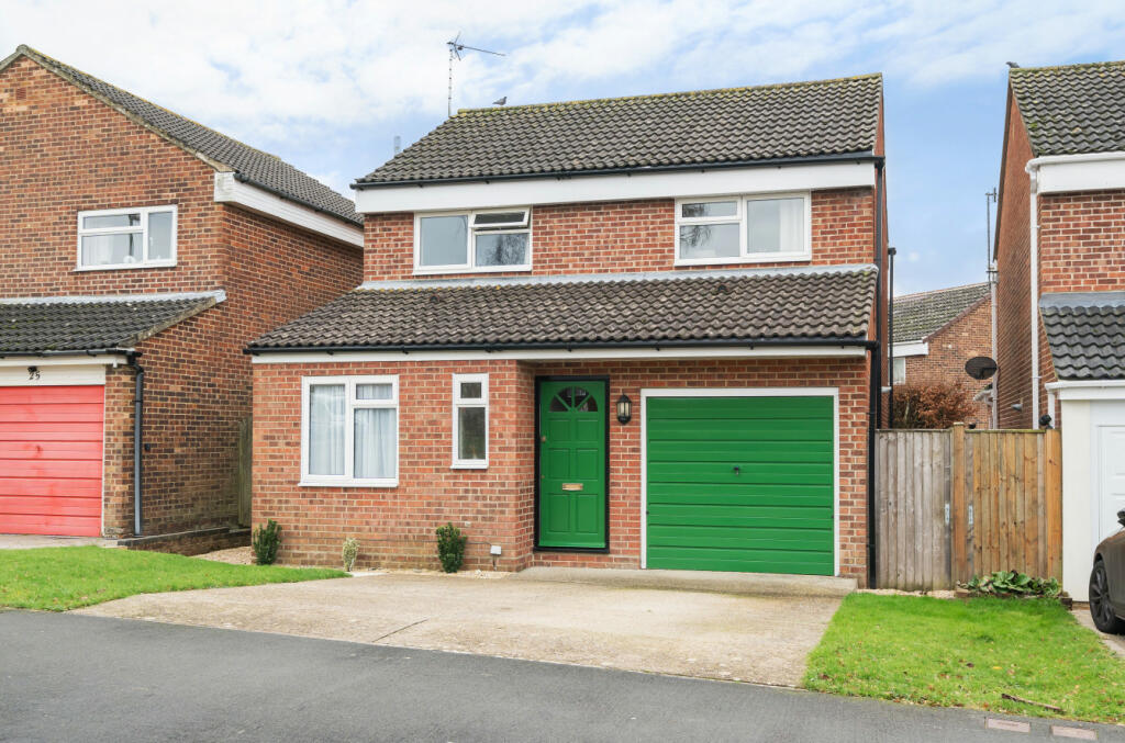 3 bedroom detached house for sale in Langton Road, Waltham