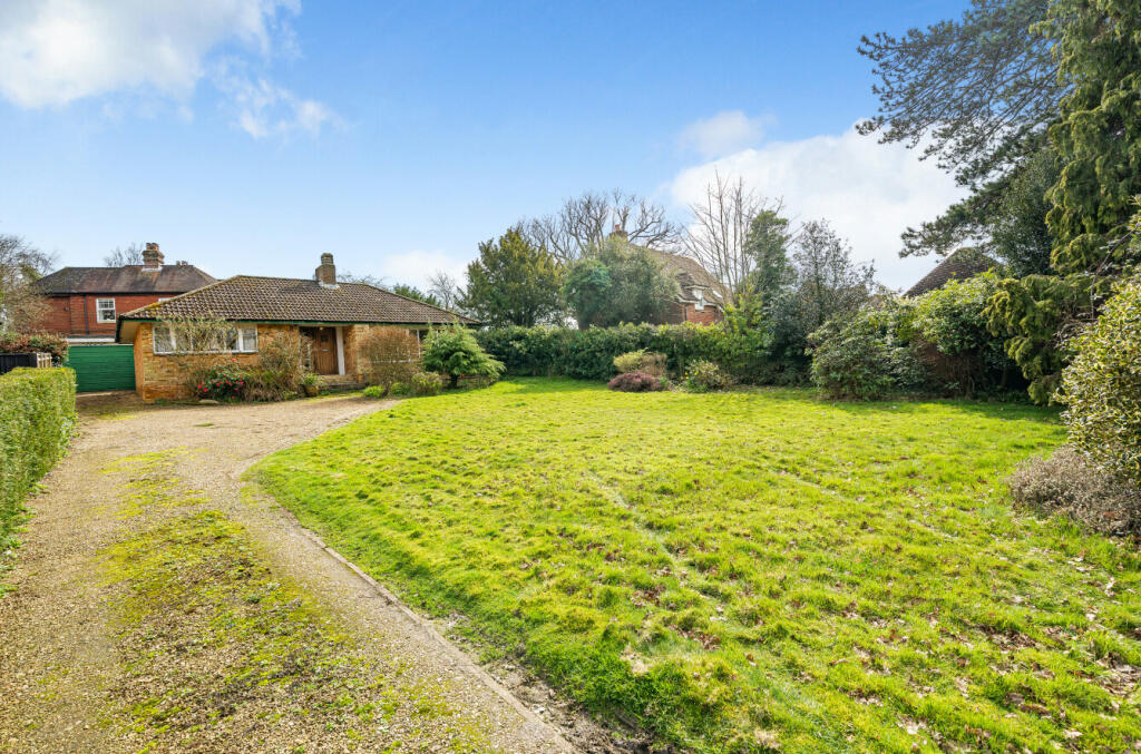 2 bedroom bungalow for sale in Outlands Lane, Curdridge, Southampton