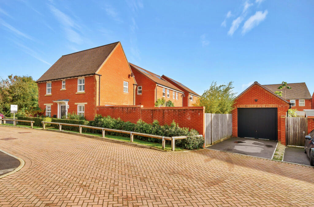 3 bedroom detached house for sale in Hamble Rise, Swanmore, Southampton