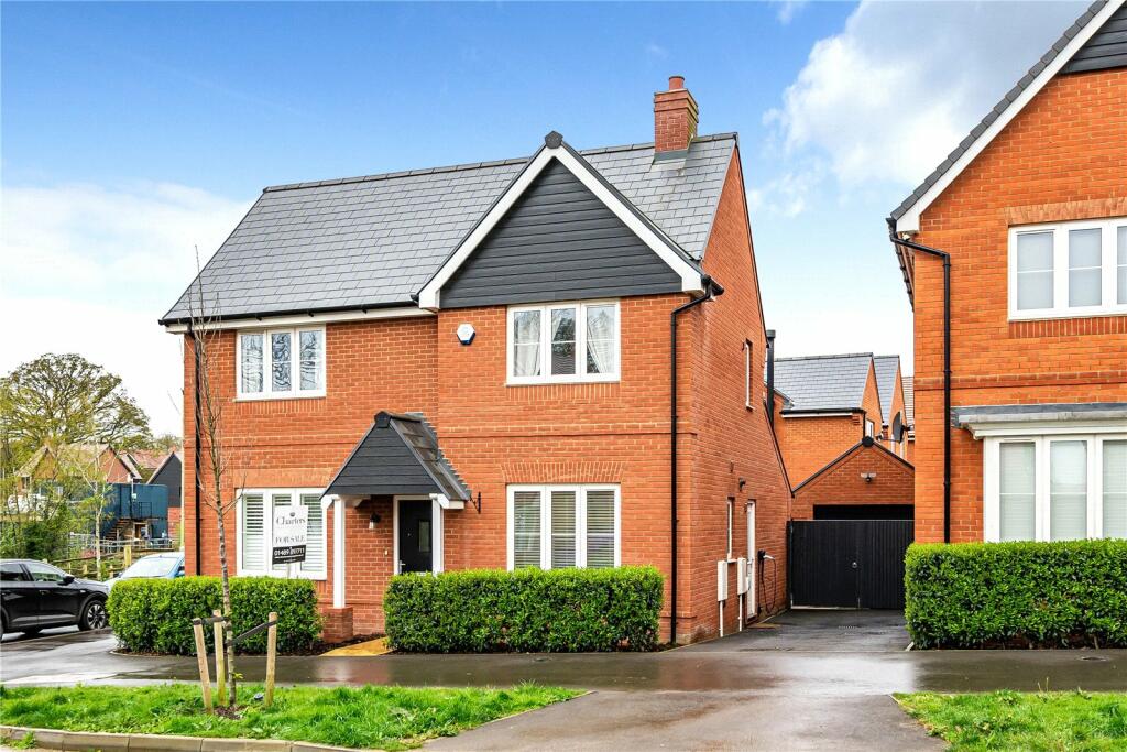 4 bedroom detached house for rent in Kingsman Drive, Botley
