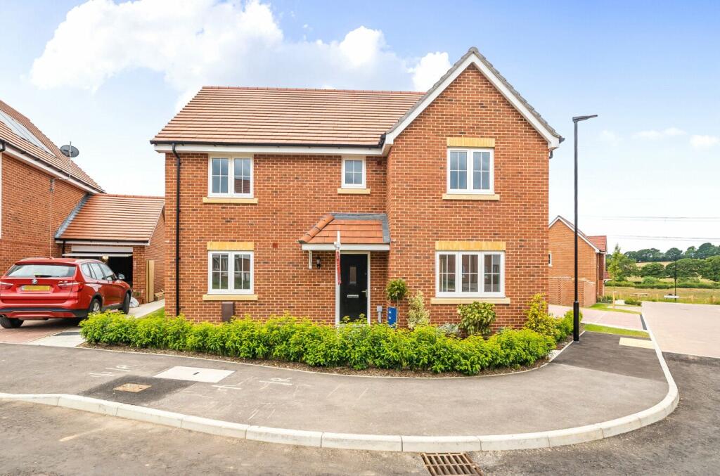 4 bedroom detached house for sale in Albany Wood, Waltham