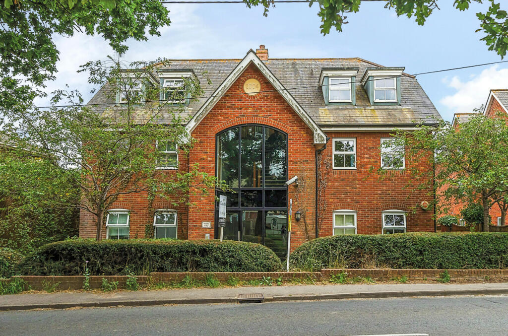 2 bedroom apartment for sale in Winchester Road, Waltham