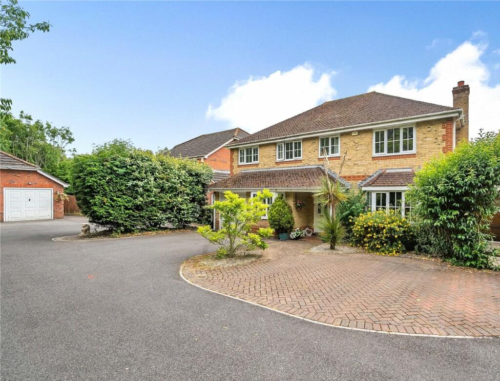 5 bedroom detached house for sale in Blackberry Drive, Fair Oak
