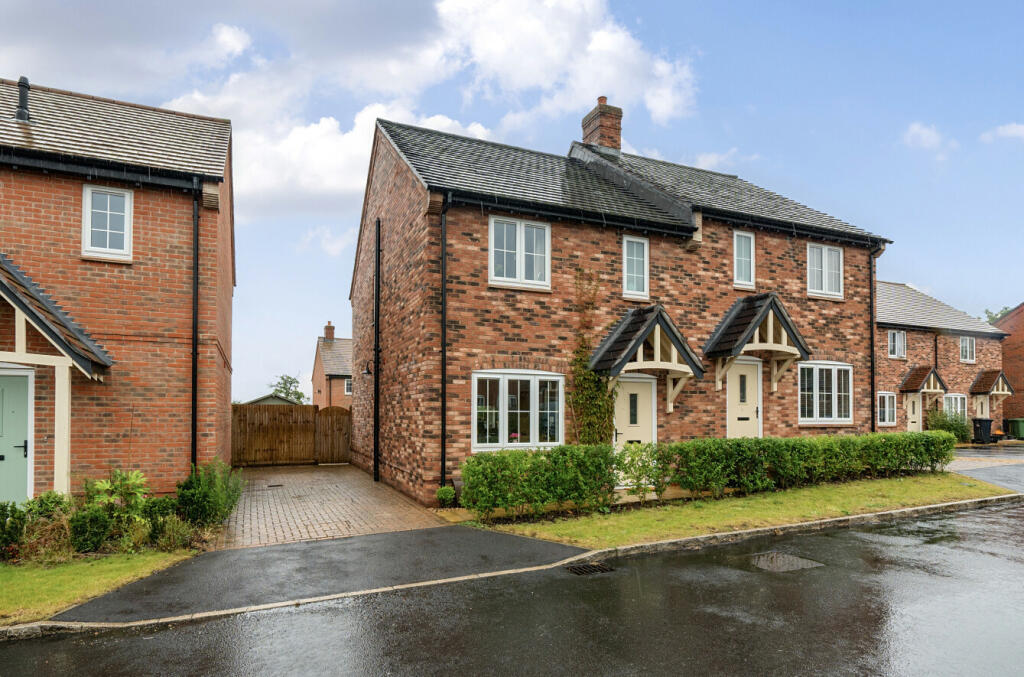 3 bedroom semidetached house for sale in Clementine Way, Fair Oak