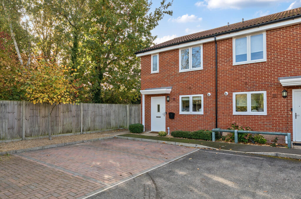 Main image of property: Simmons Close, Hedge End, Southampton, Hampshire, SO30