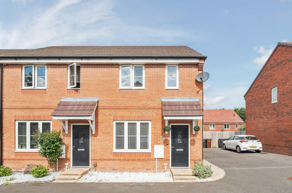 2 bedroom end of terrace house for sale in Ganders Mead, Nursling, Southampton, Hampshire, SO16