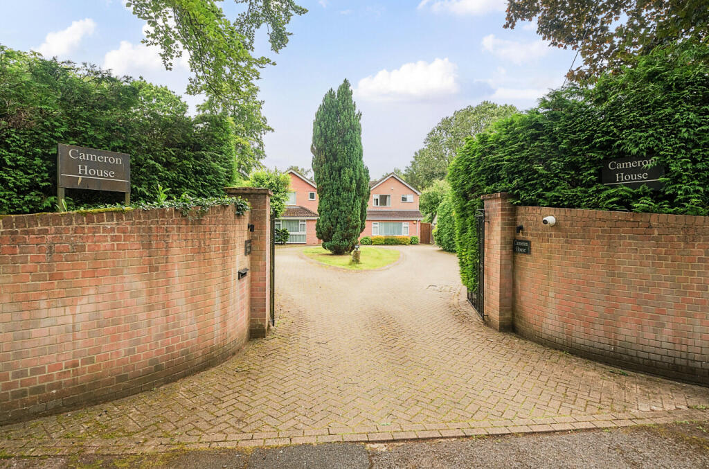6 bedroom detached house for sale in Lyndhurst Road, Landford